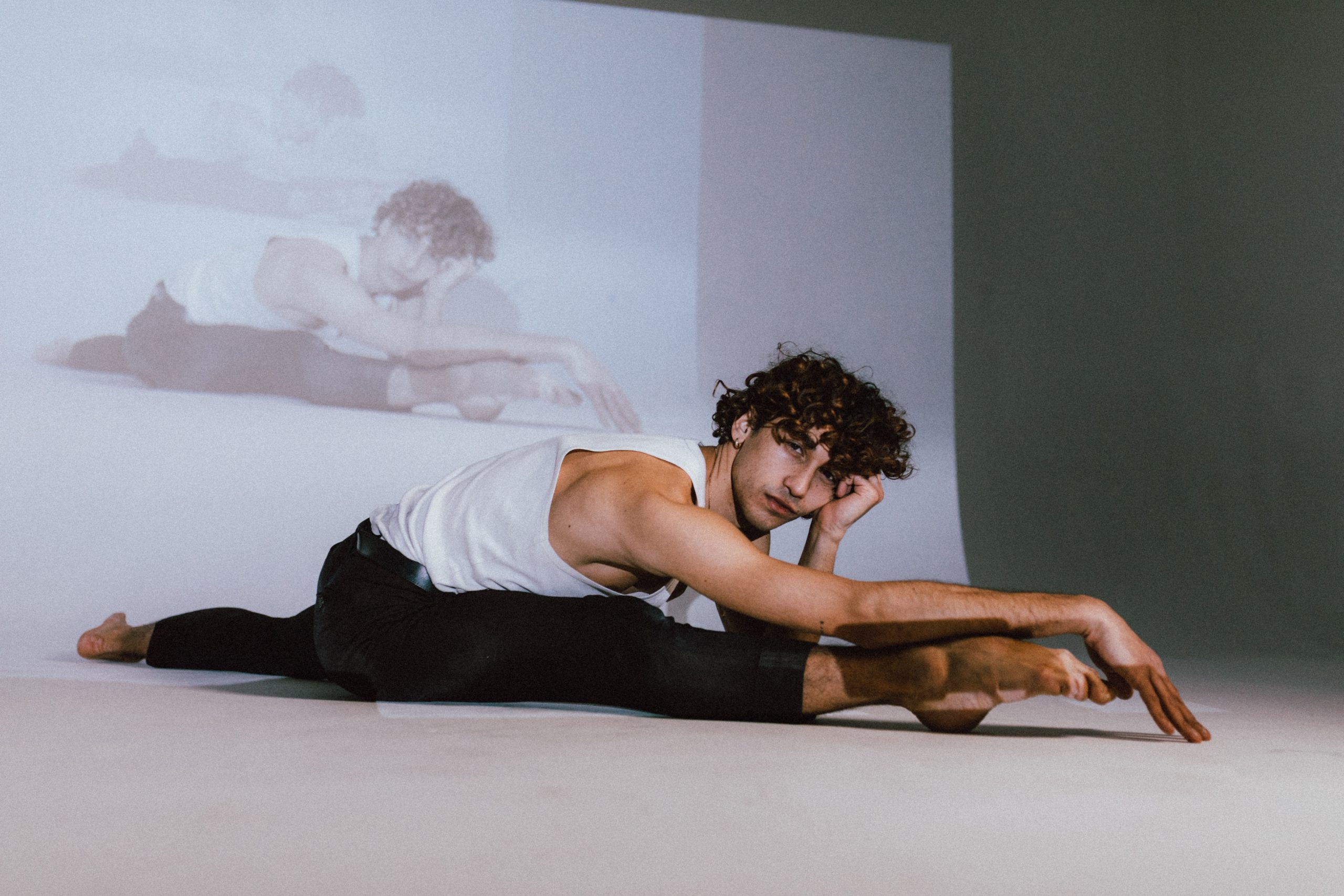 How To Set Up A Video Projector In Your Room For Movie Night Cozy